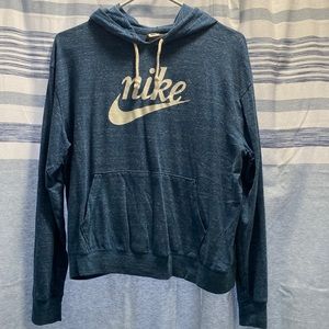 Nike juniors hooded sweatshirt lightweight.